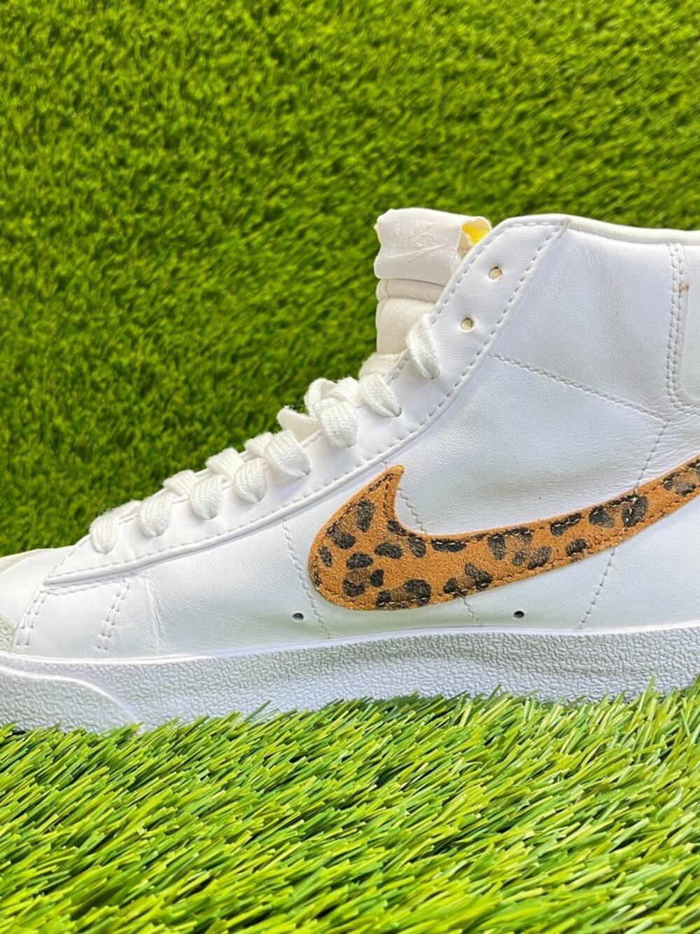 Nike Blazer Mid '77 Leopard Womens Size 7.5 White Walking Shoes Sneakers - Picture 2 of 10